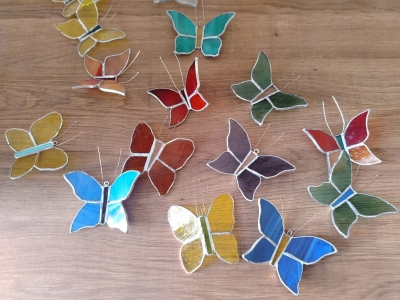 Naučite izraditi staklene leptire i anđele 